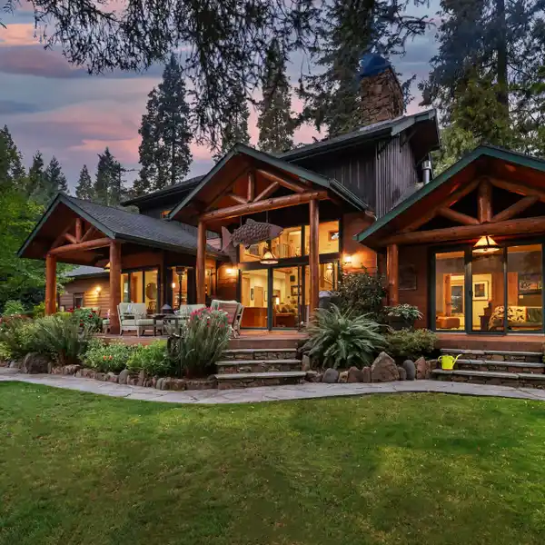 RIVERFRONT LODGE-STYLE HOME