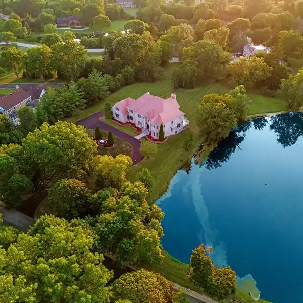 THE CROWN JEWEL OF WILLOW BAY