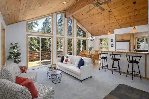 Modern Mountain Home a Block to the Lake