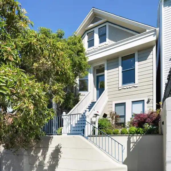 MODERN HOME BEHIND A VICTORIAN FACADE