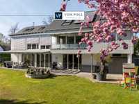DETACHED FAMILY HOUSE WITH SEPARATE APARTMENT AND LARGE GARDEN