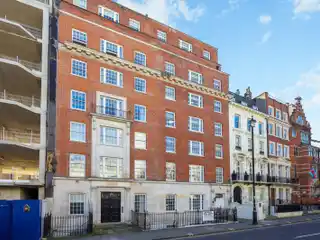 Luxurious Single-Floor Residence