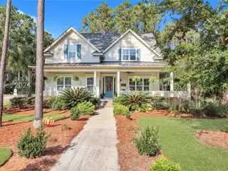 Iconic Home in Hampton Lake