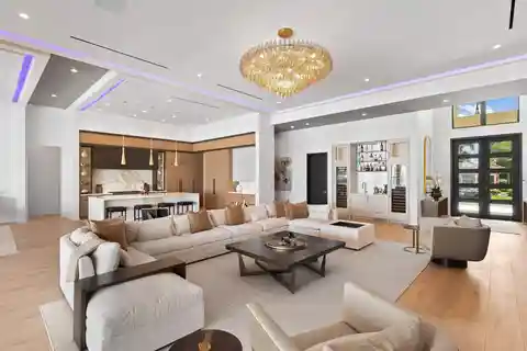 Extraordinary Turnkey Gulf Harbour Residence