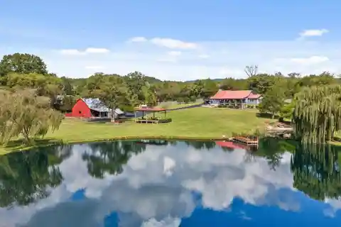Picture-Perfect 6.7-Acre Property