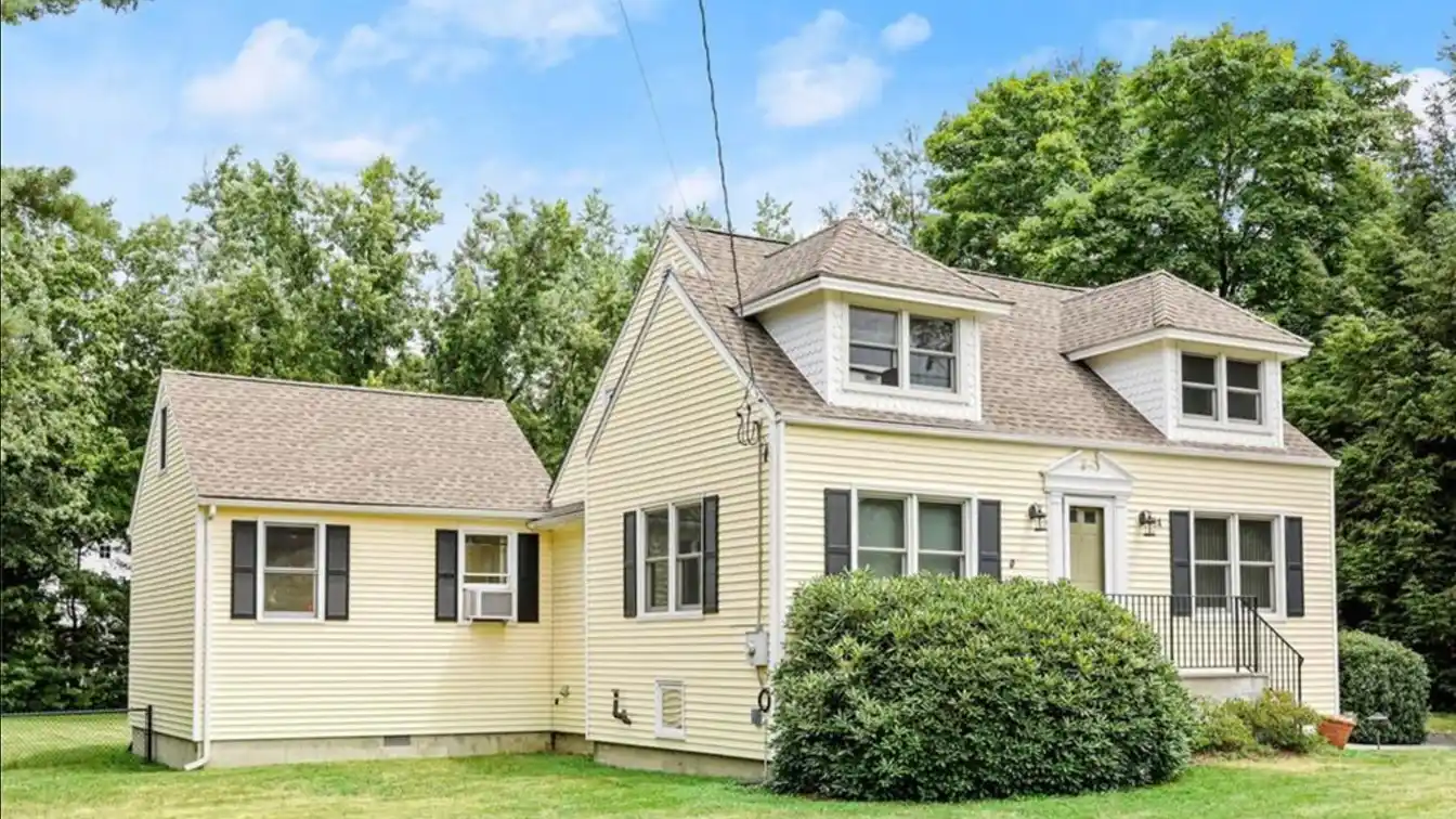 Charming Bungalow at the End of a Quiet Cul-de-sac