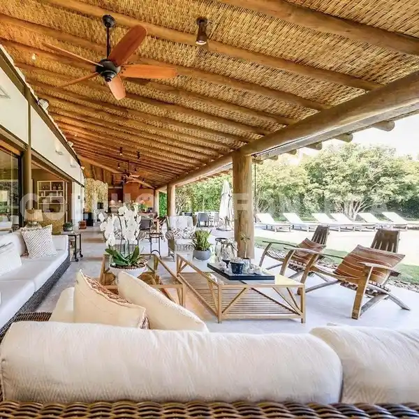 BEAUTIFUL HOME FACING THE GOLF COURSE