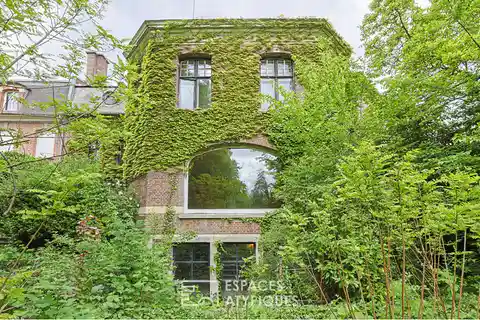 Spacious Mansion Surrounded by a Garden