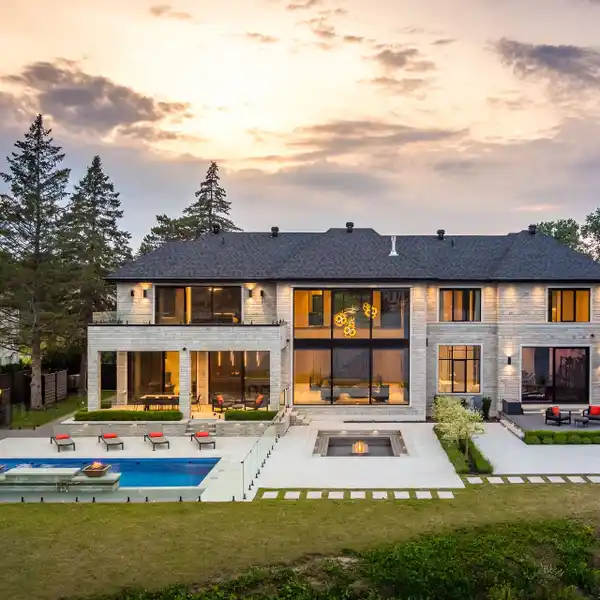 EXCEPTIONAL WATERFRONT RESIDENCE