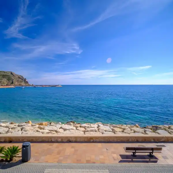 FRONT LINE HOME WITH FANTASTIC BAY VIEWS