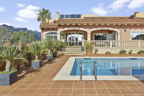 Beautiful Home with Pool in Sa Coma