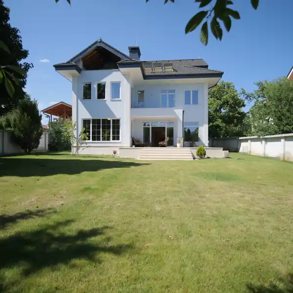 SPACIOUS AND BRIGHT HOUSE BANKYA