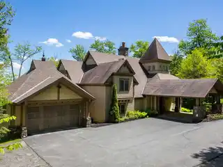 Mountain Sanctuary in the Heart of Solitude Village