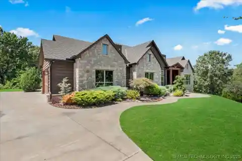Impeccably Built Sunrise Ridge Dream Home