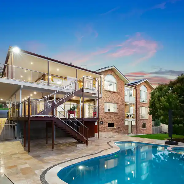 EXTRAORDINARY HOME BORDERING GREEN POINT RESERVE
