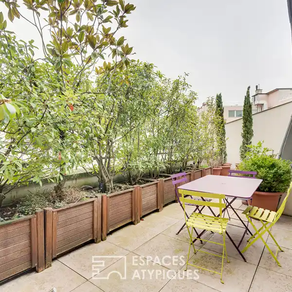 DUPLEX IN THE PRESTIGIOUS TRIANGLE D'OR