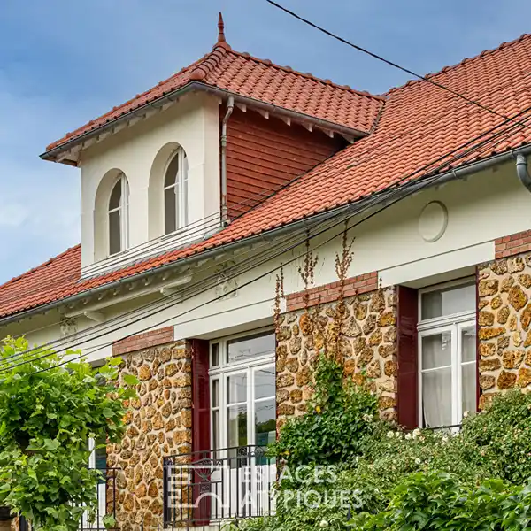 AUTHENTIC MILLSTONE HOUSE WITH PRIVATE GARDEN