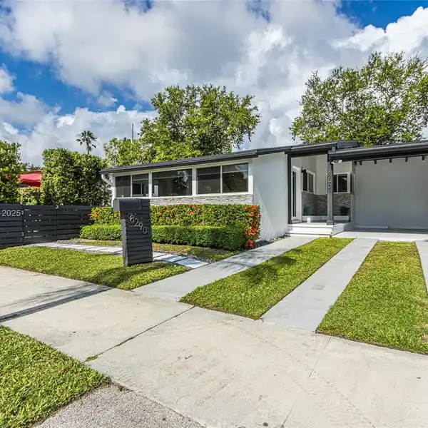 STUNNING MID CENTURY MODERN HOME