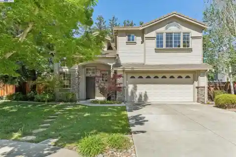 Beautifully Maintained Residence
