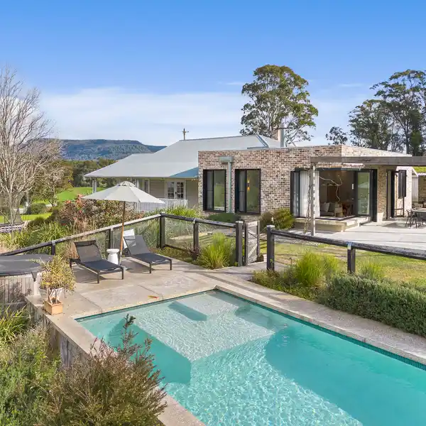 KANGAROO VALLEY RETREAT WITH PANORAMIC ESCARPMENT VIEWS