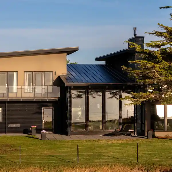 STUNNING WEST COAST RESIDENCE