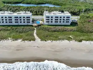 Bright and Air Condominium with Panoramic Ocean Views