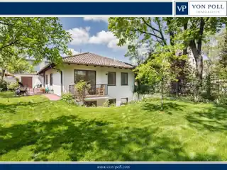 Spacious Detached House with South-facing Garden