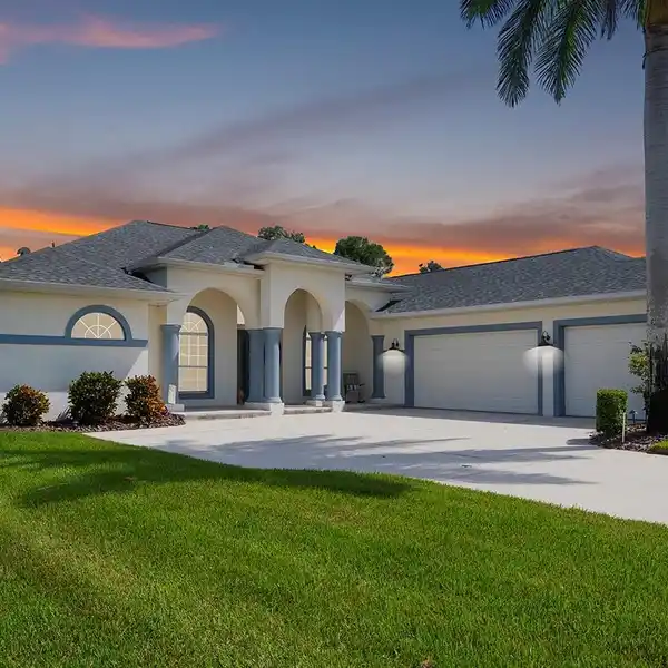 FULLY UPDATED HOME IN TWIN RIVERS