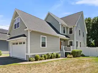 Sunny Newer Construction in Oakdale
