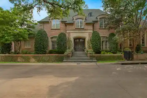 A Showplace in a Prime Location