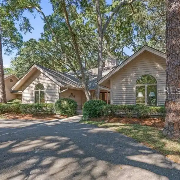 PRIVATE COASTAL HAVEN WITH TIMELESS COMFORT