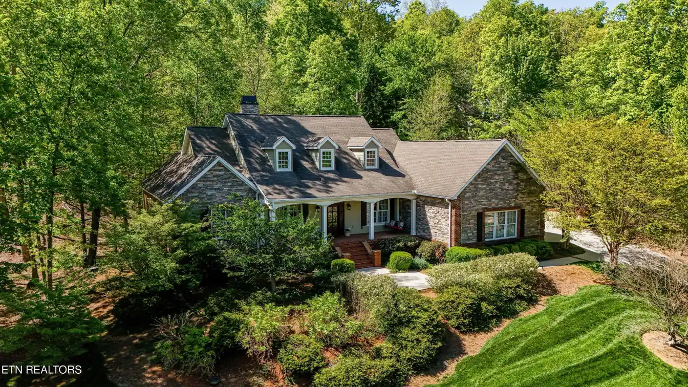 Elegant Home in Sought-after Lakefront Community