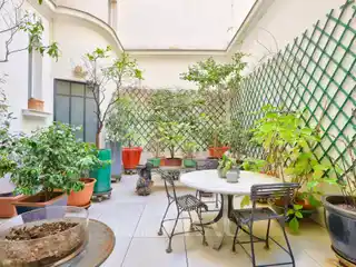 Classic Haussmann Living with Sunny Courtyard Access