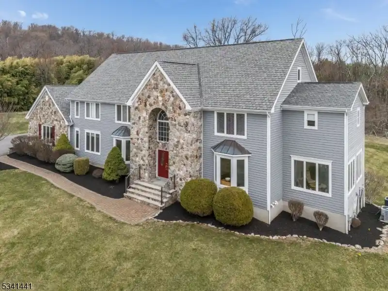 Superbly Maintained Stone-front Colonial