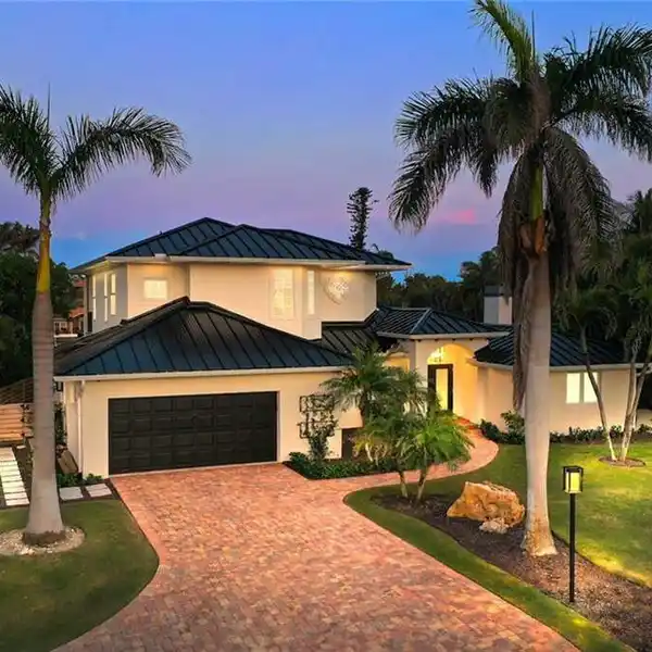 AIRY MODERN MASTERPIECE WITH EVERY DETAIL CONSIDERED