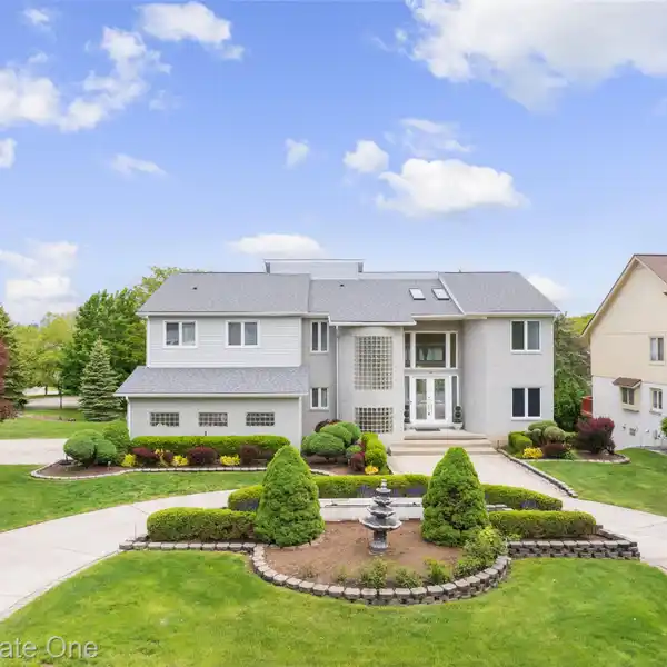 MODERN COLONIAL WITH WRAPAROUND DECK