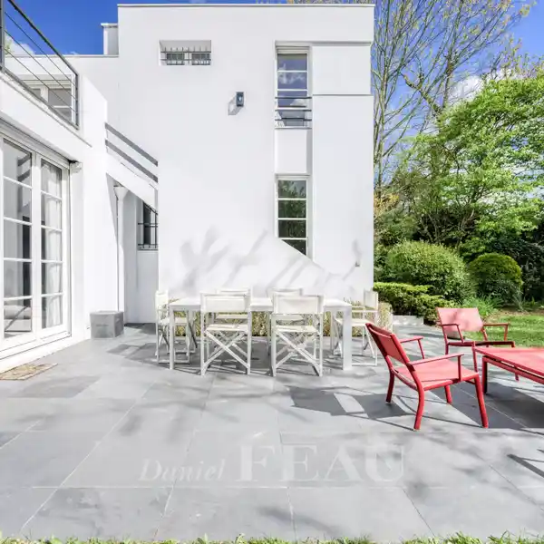 1930S CHARM MEETS MODERN COMFORT