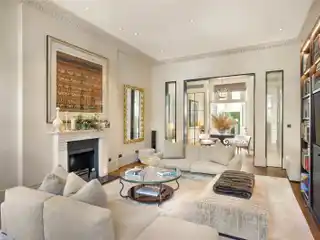 Spacious Maisonette with an Exceptional Layout