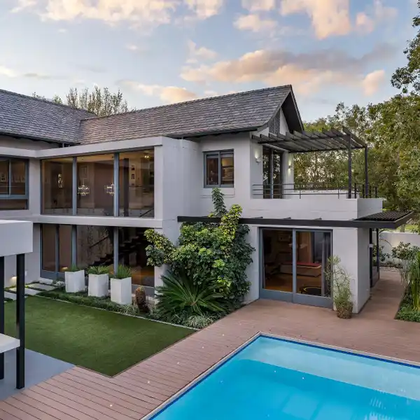 IMPECCABLE HOME IN PEARL VALLEY GOLF AND COUNTRY ESTATE