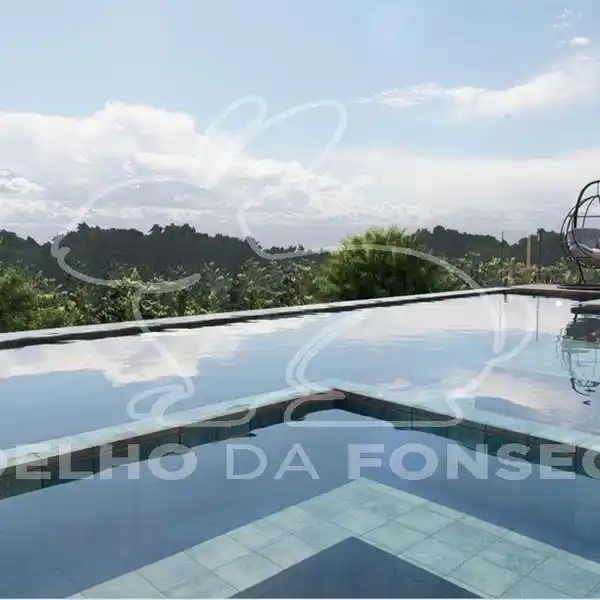 UNPARALLELED LUXURY LIVING