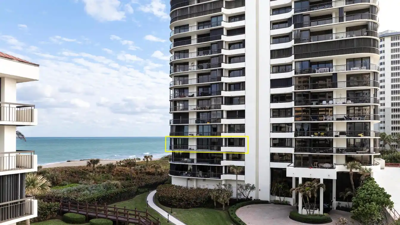 Newly Renovated High-end Direct Oceanfront Corner Residence