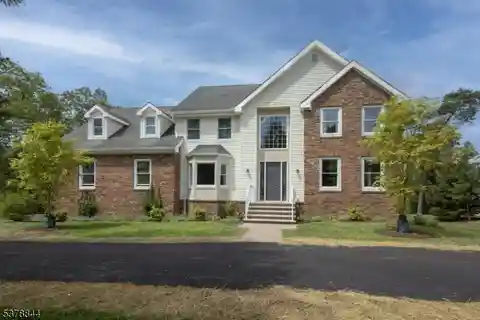 Elegant Home Backing Preserved Parkland