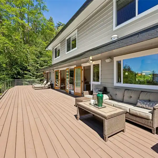 MASSIVE HOME WITH AMAZING VIEWS