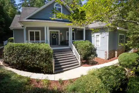 Luxury and Lifestyle in a Sought-After Community