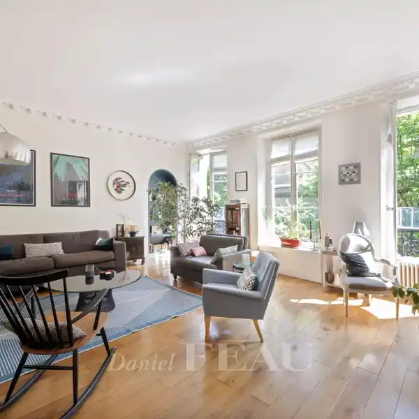 PEACEFUL LIVING IN HISTORIC MID-19TH CENTURY BUILDING