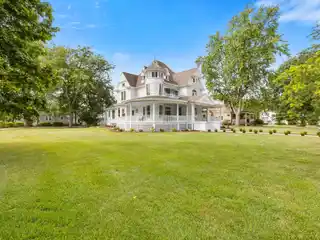 The Grand Root Mansion