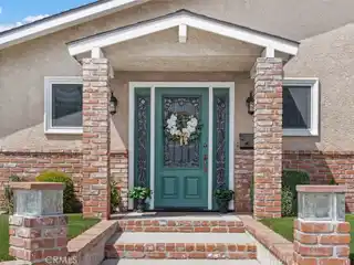 Beautifully Maintained Home Backing to the Navy Golf Course