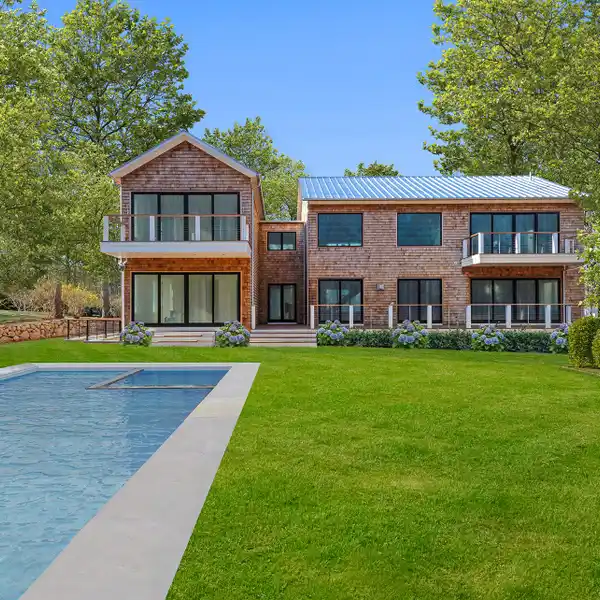 NEW MODERN BEAUTY ON A QUIET STREET