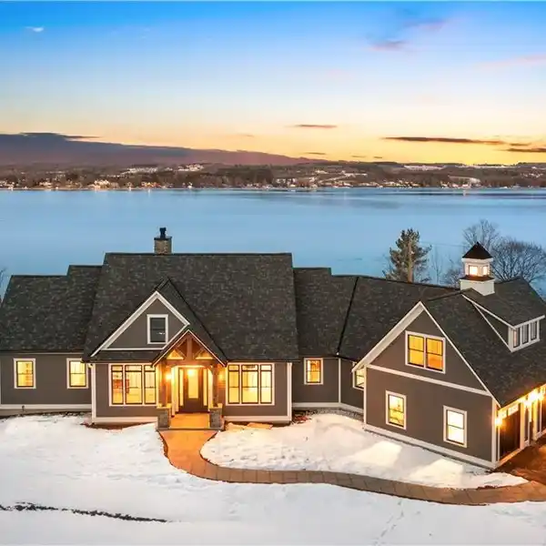 BRAND NEW CUSTOM BUILT LUXURY LAKE HOUSE