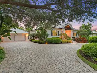 Meticulously Remodeled Downtown Stuart-Area Home